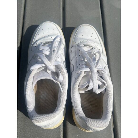 Nike Air Force One Men Low White Sneakers Size 8.5 - Picture 6 of 7